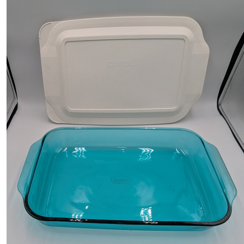 Pyrex Baking Dish Teal Blue Glass 3qt Rectangular Roaster with Lid 13x9x2in